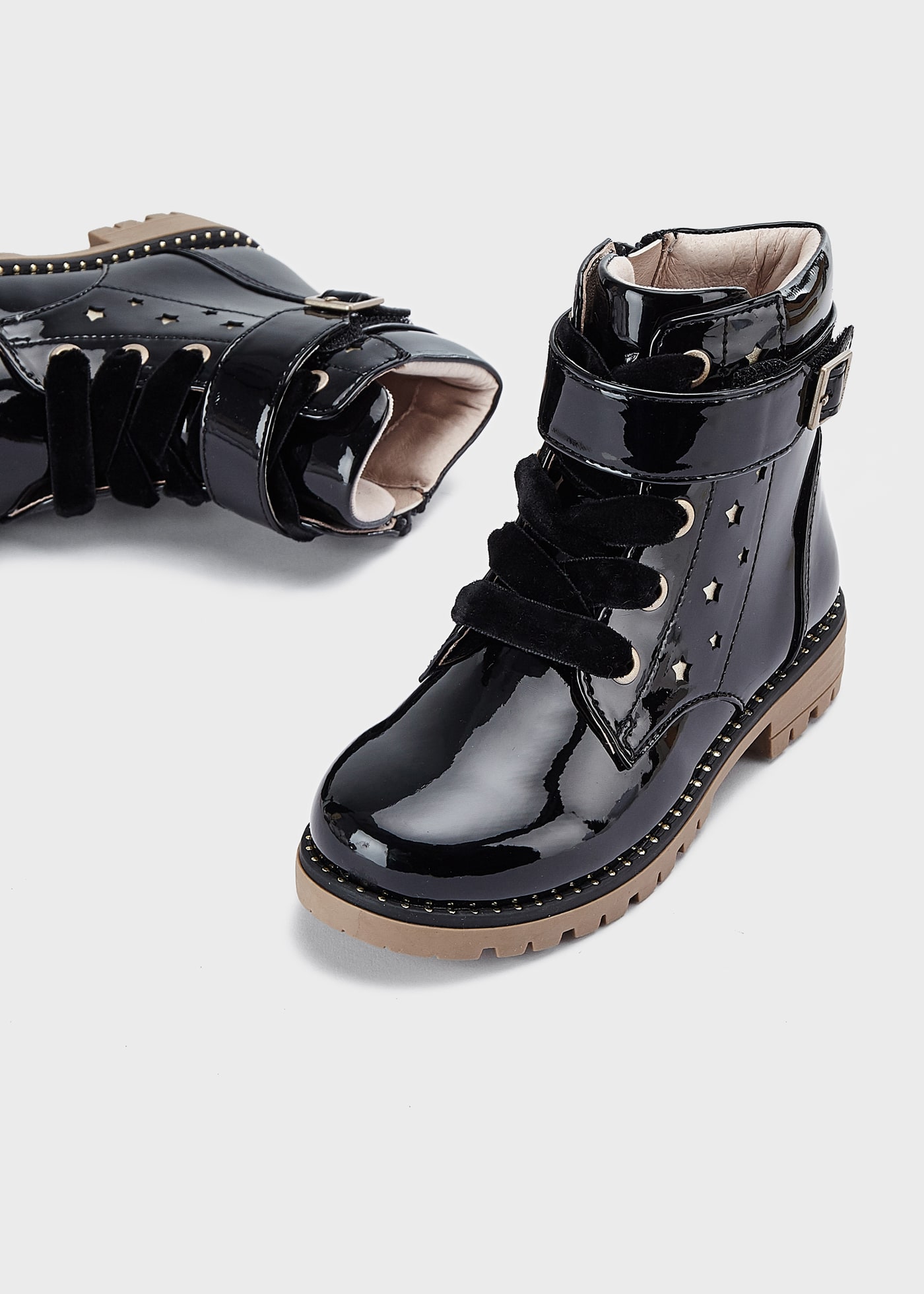 Botas de couro envernizado estilo motociclista para meninas