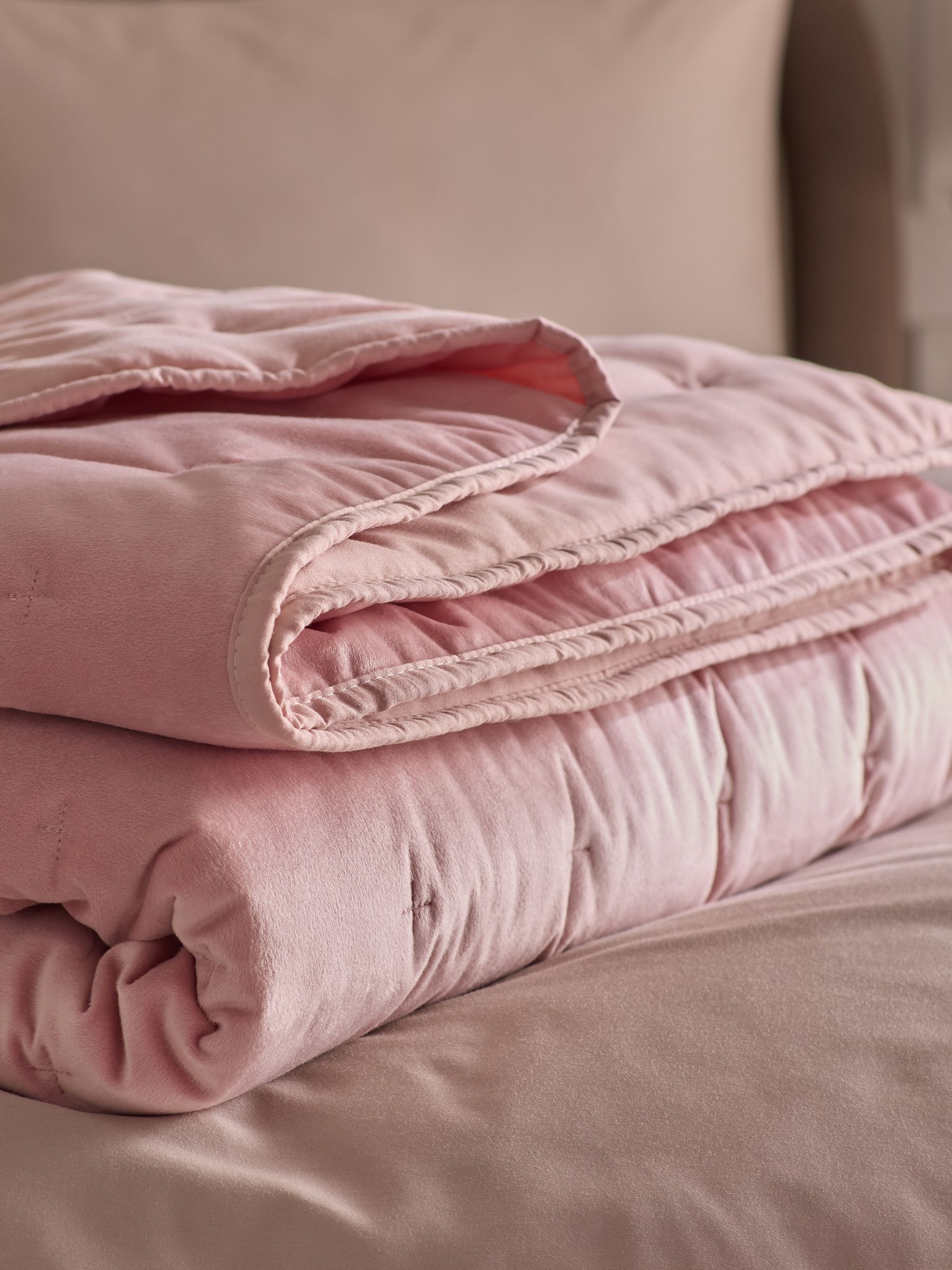 Elsie Velvet Quilted Bedspread