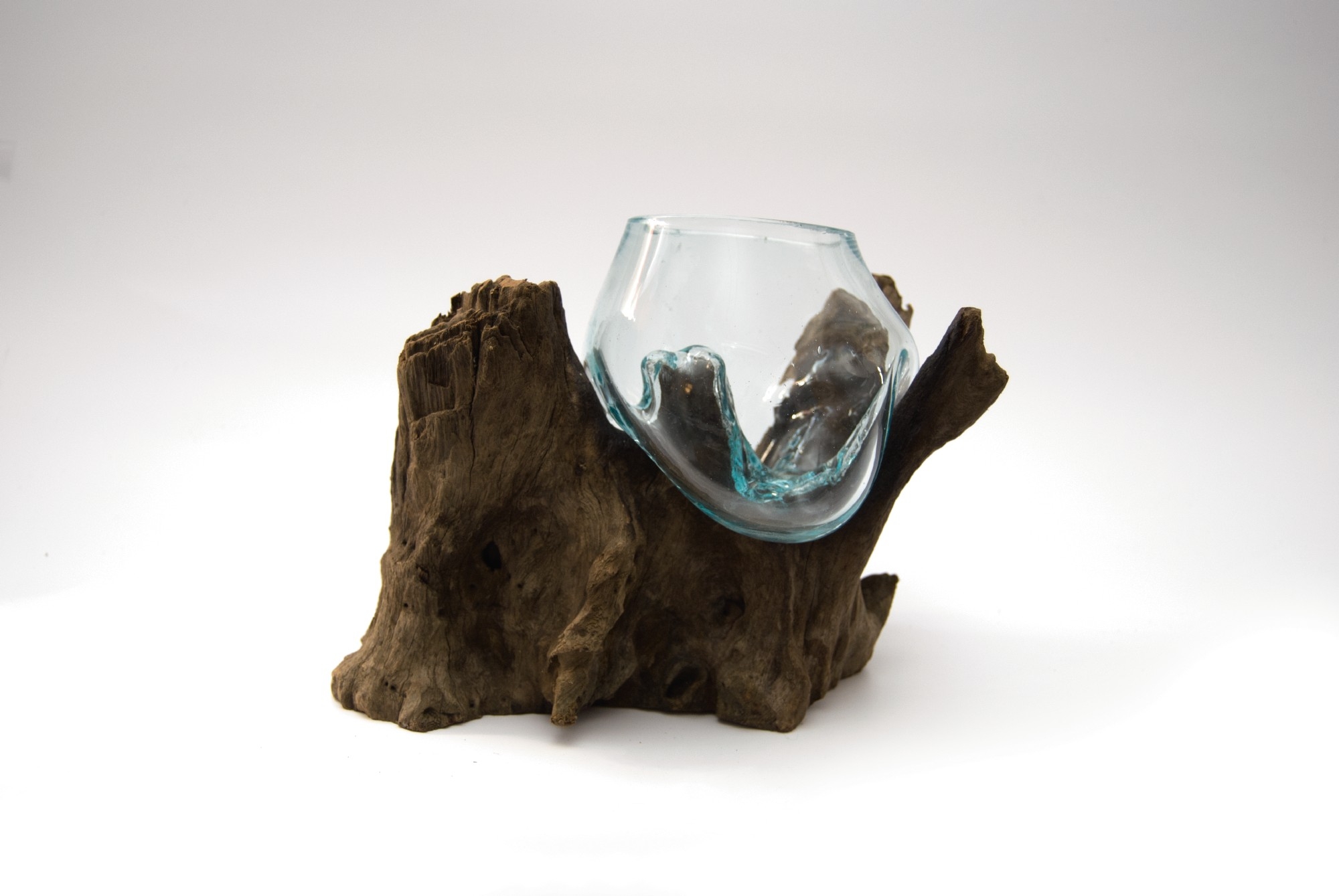 Glasvase auf Wurzelholz, B ca. 20 cm, H 15-20 cm, T ca. 14 cm von fischer's lagerhaus