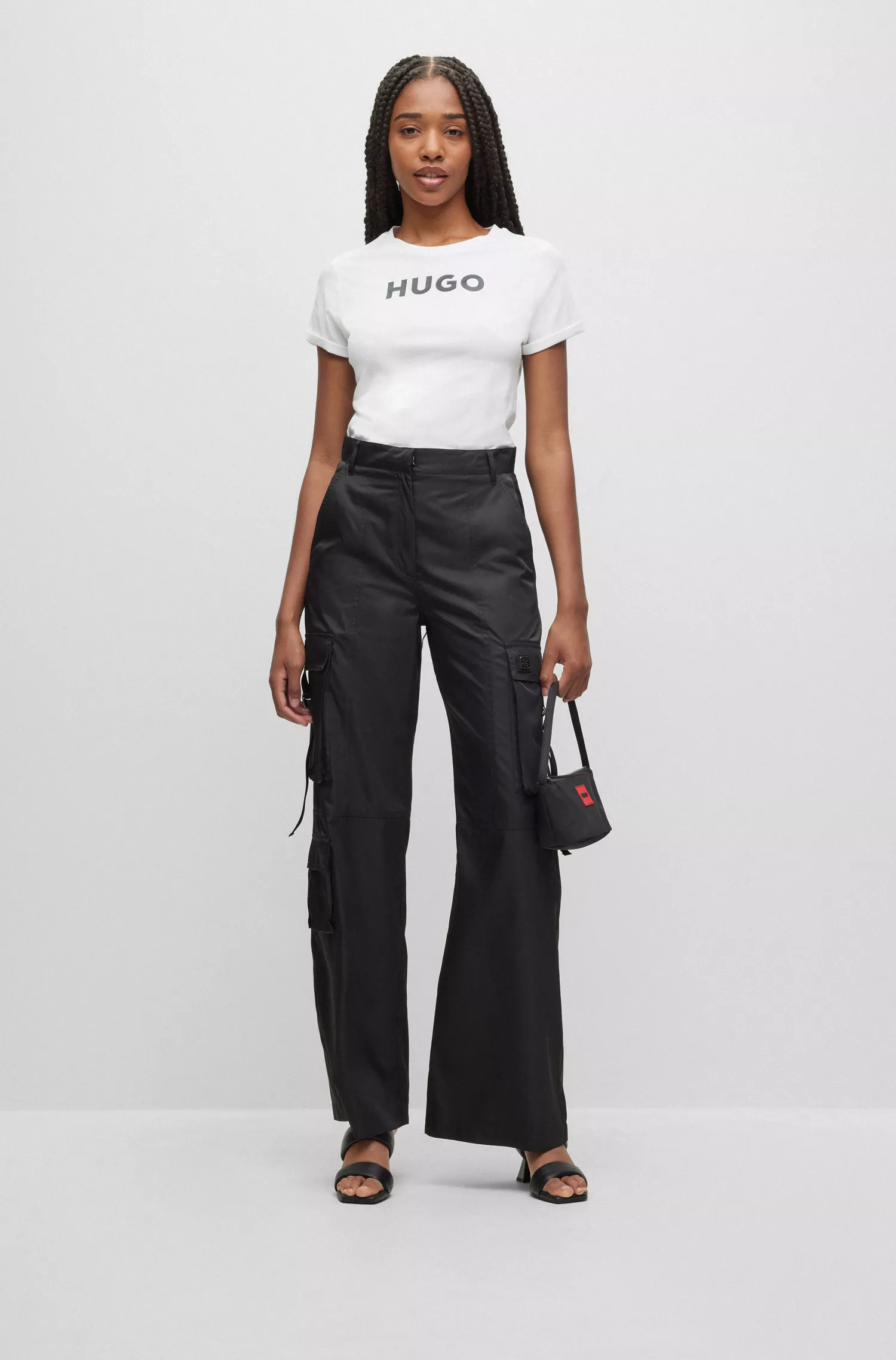 Camiseta HUGO vermelha, corte slim, com logo em malha de algodão.