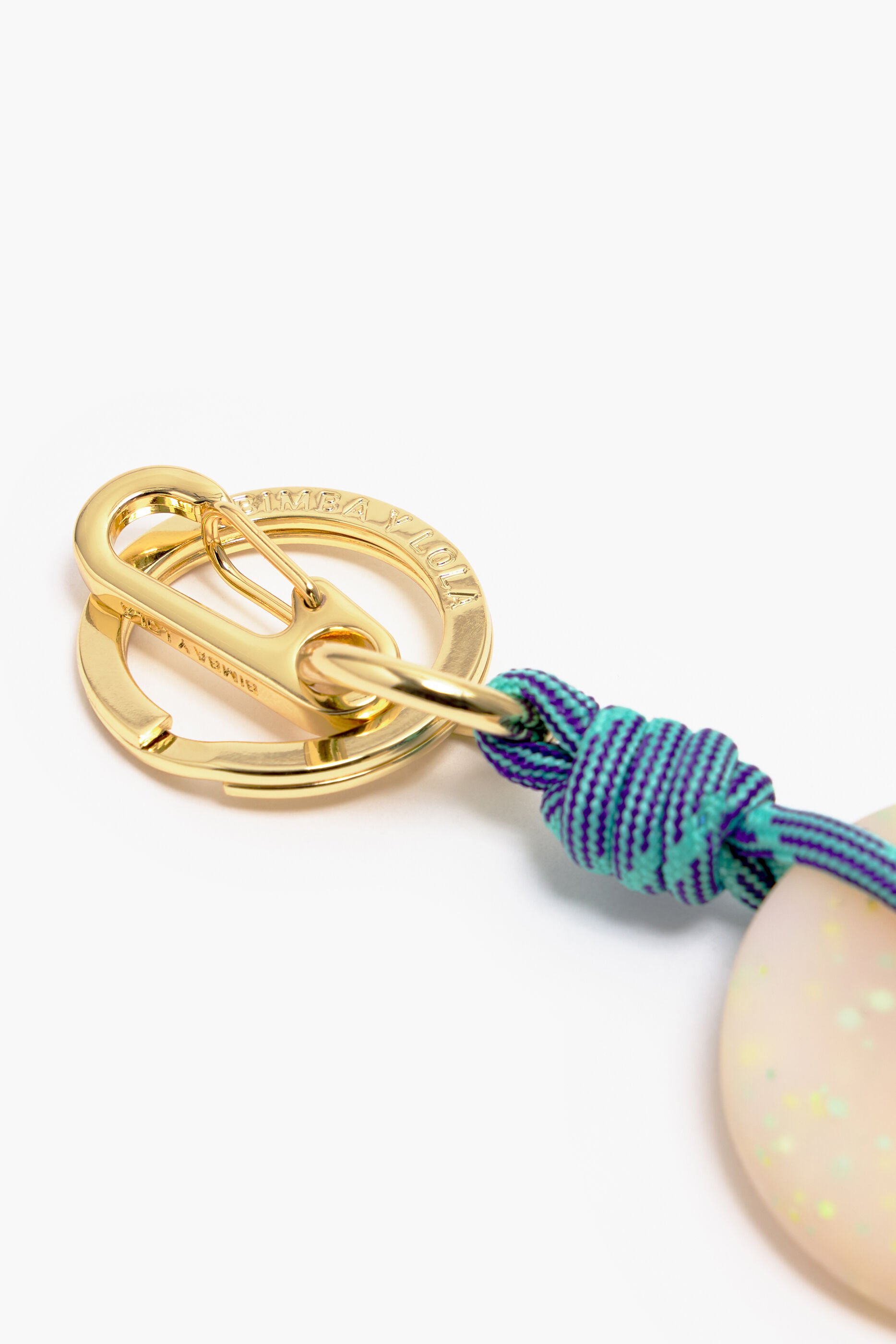 Chaveiro de silicone com logotipo dourado