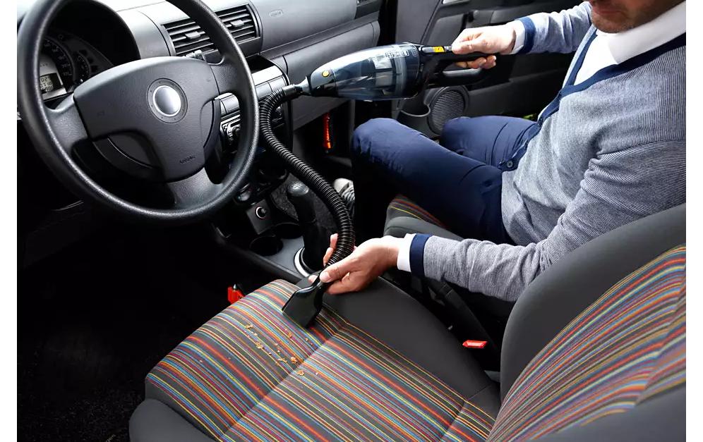 Akku-Handsauger MiniVac FC6149/02 Schwarz<br>Handstaubsauger mit Ladestation, Bürstenaufsatz und Fugendüse