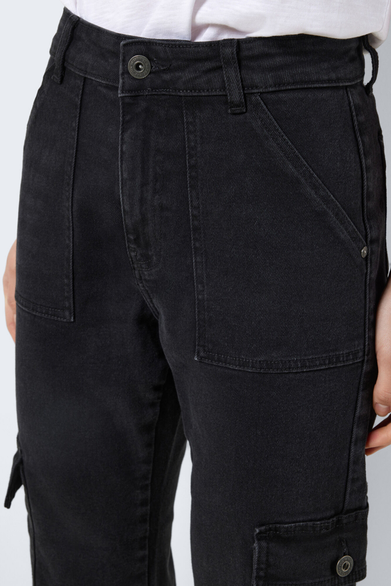 Calça jeans cargo reta Moni