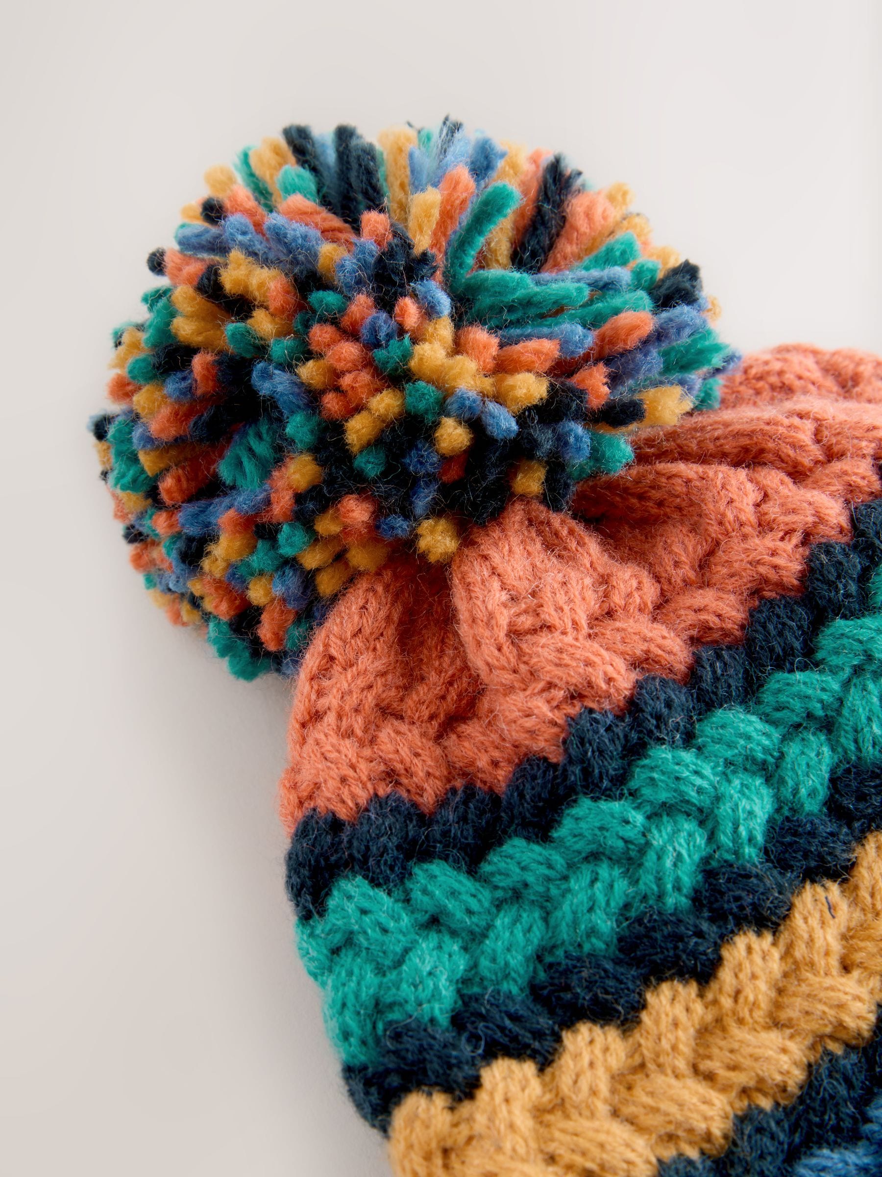 Fel kabelgebreid - Gebreide Baby muts met pompon (0mnd -2jr)