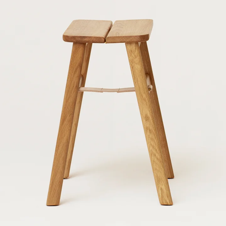 Form & Refine - Angle Hocker, Eiche schwarz