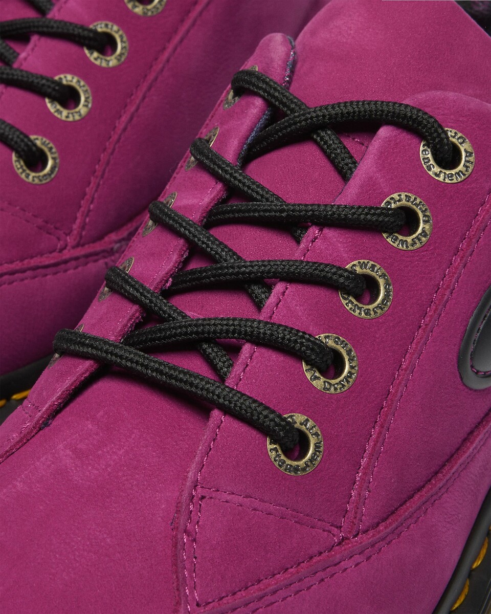 DR. MARTENS<br>O Buzz do Derby de Nubuck