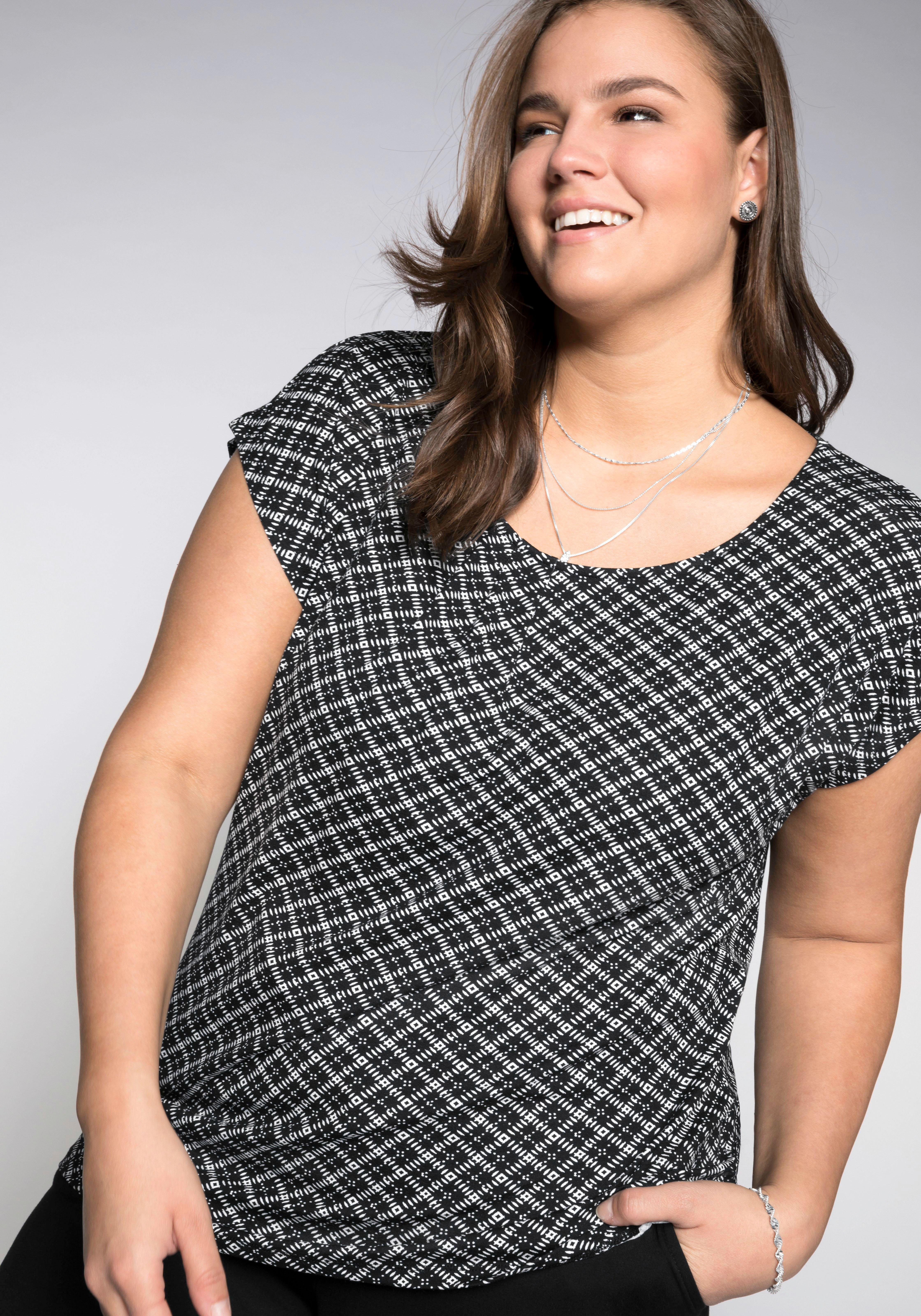 Shirt mit Falten seitlich am Ausschnitt