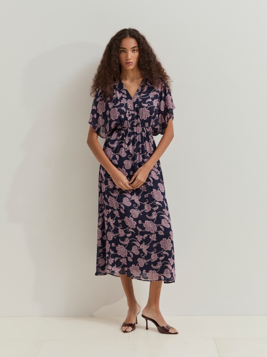Vestido com manga morcego curta