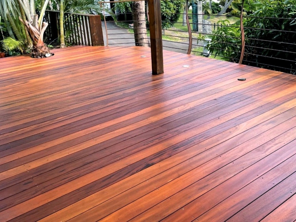 Pack complet 15m² lame de terrasse muiracatiara lx950mm avec lambourde, vis, cale de ventilation, plot pvc et bande bitumineuse