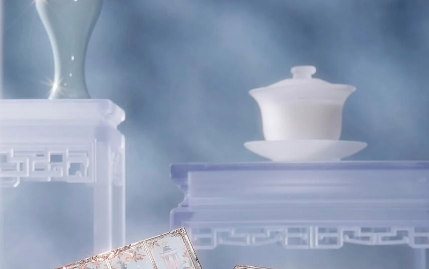 Flower Knows - Butterfly Cloud Collar Embossed Highlight & Contour Palette - 02