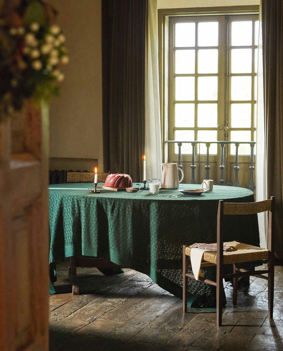 TOALHA DE MESA DE NATAL EM ALGODÃO BORDADO