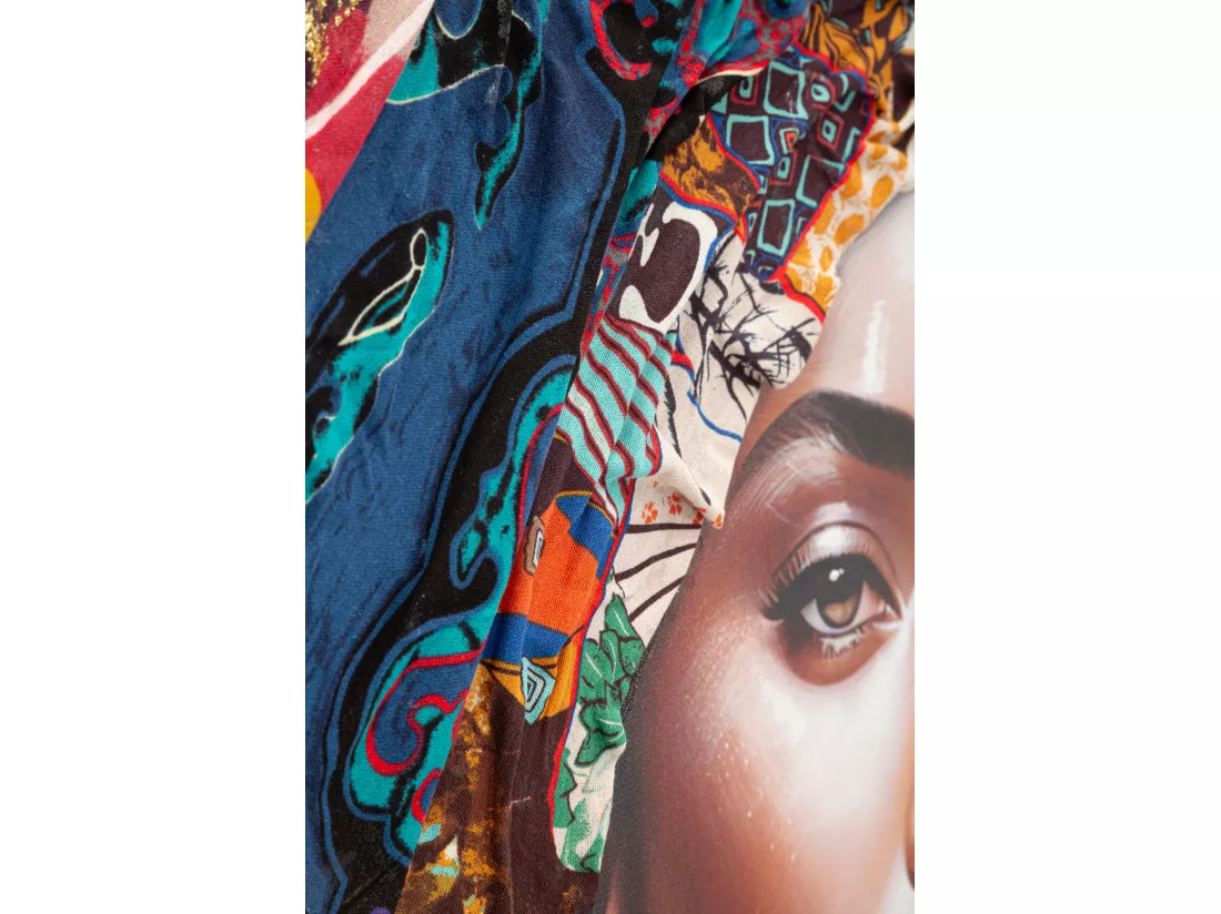 Peinture femme multicolore sur toile avec cadre 92x4,5x122 cm