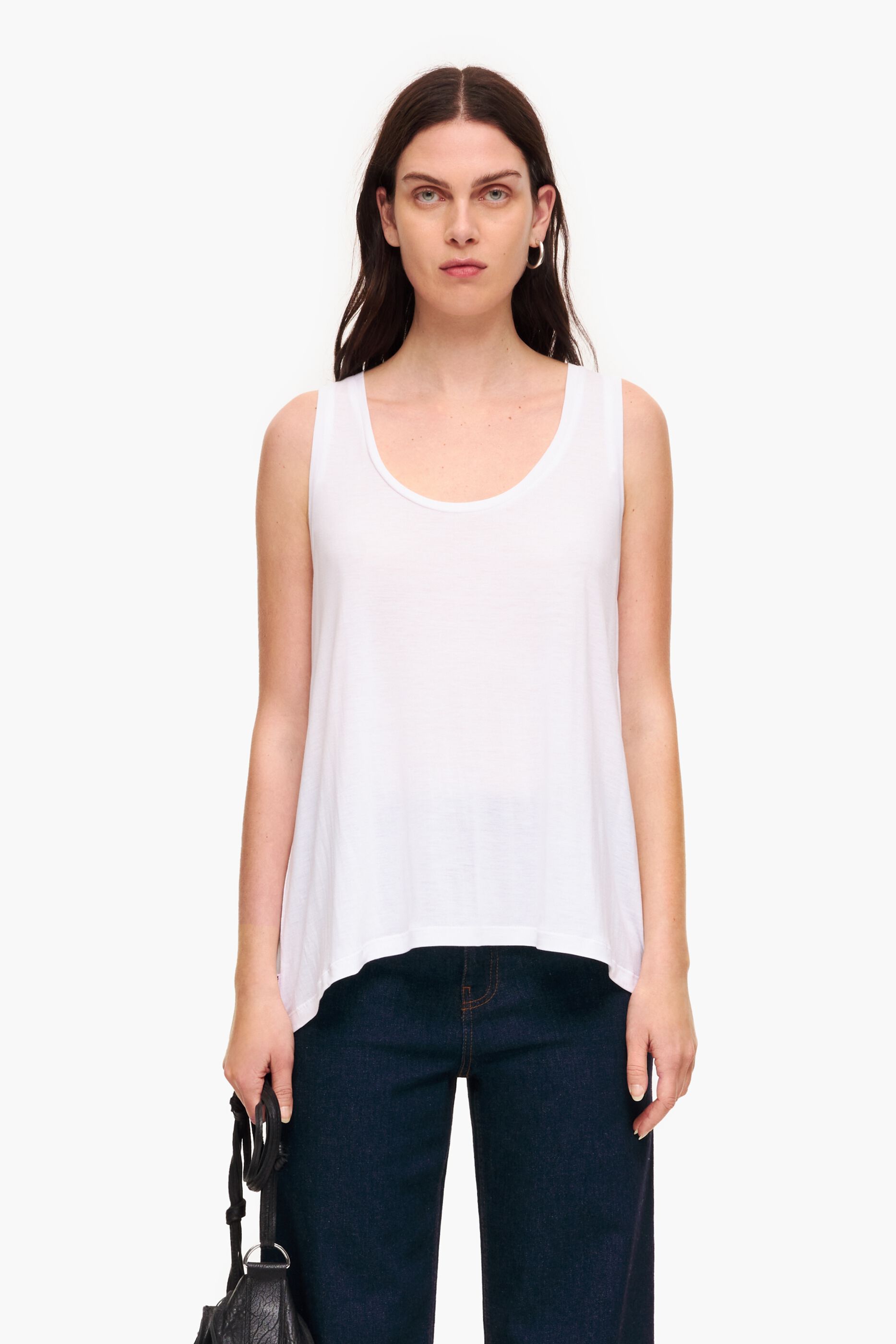 Camiseta branca fluida em formato A