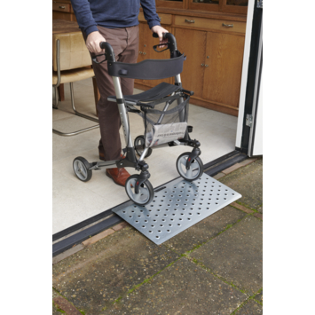 Secucare drempelhulp plus model 2 B=78 cm H 3-7 cm staal verzinkt