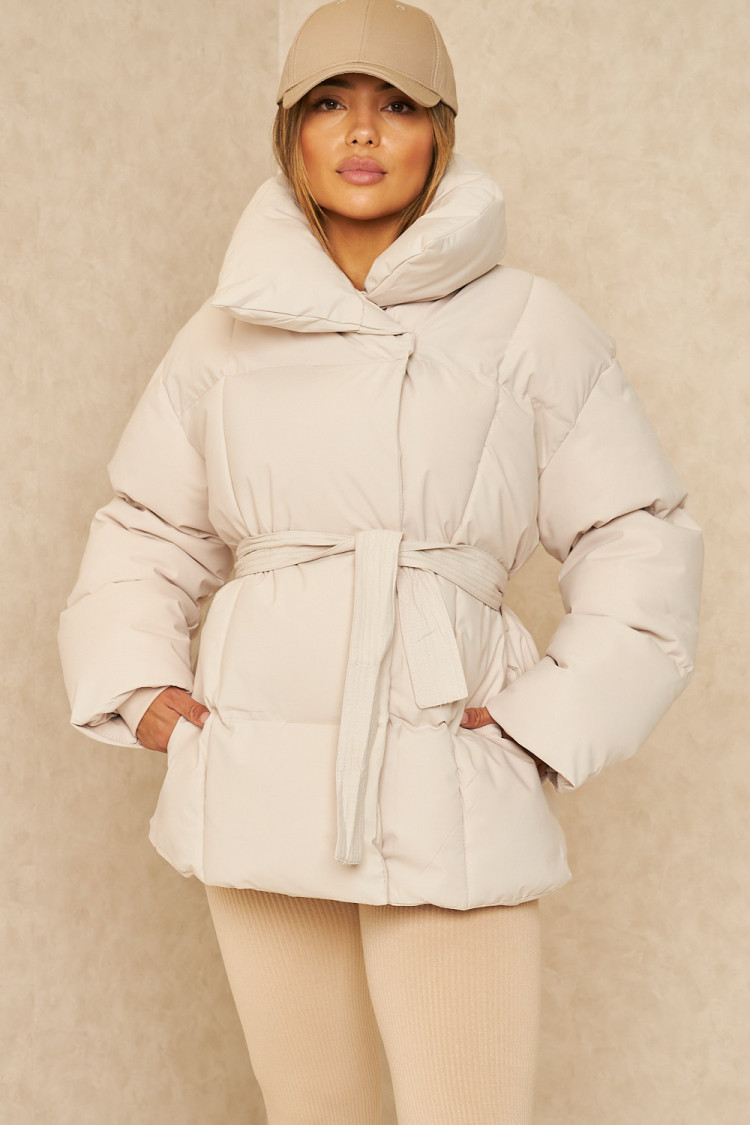 Doudoune courte matelassée beige ceinturée
