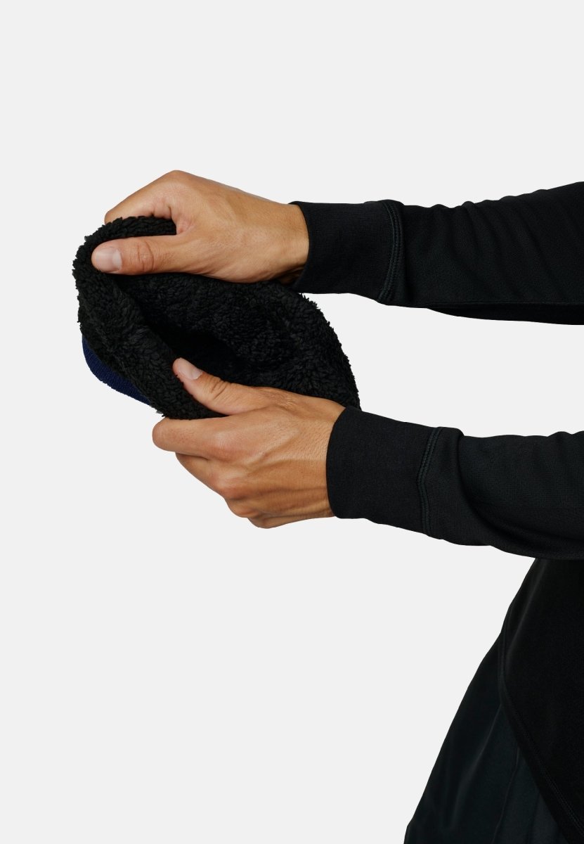 HUE MED FLEECE AF GENANVENDTE MATERIALER