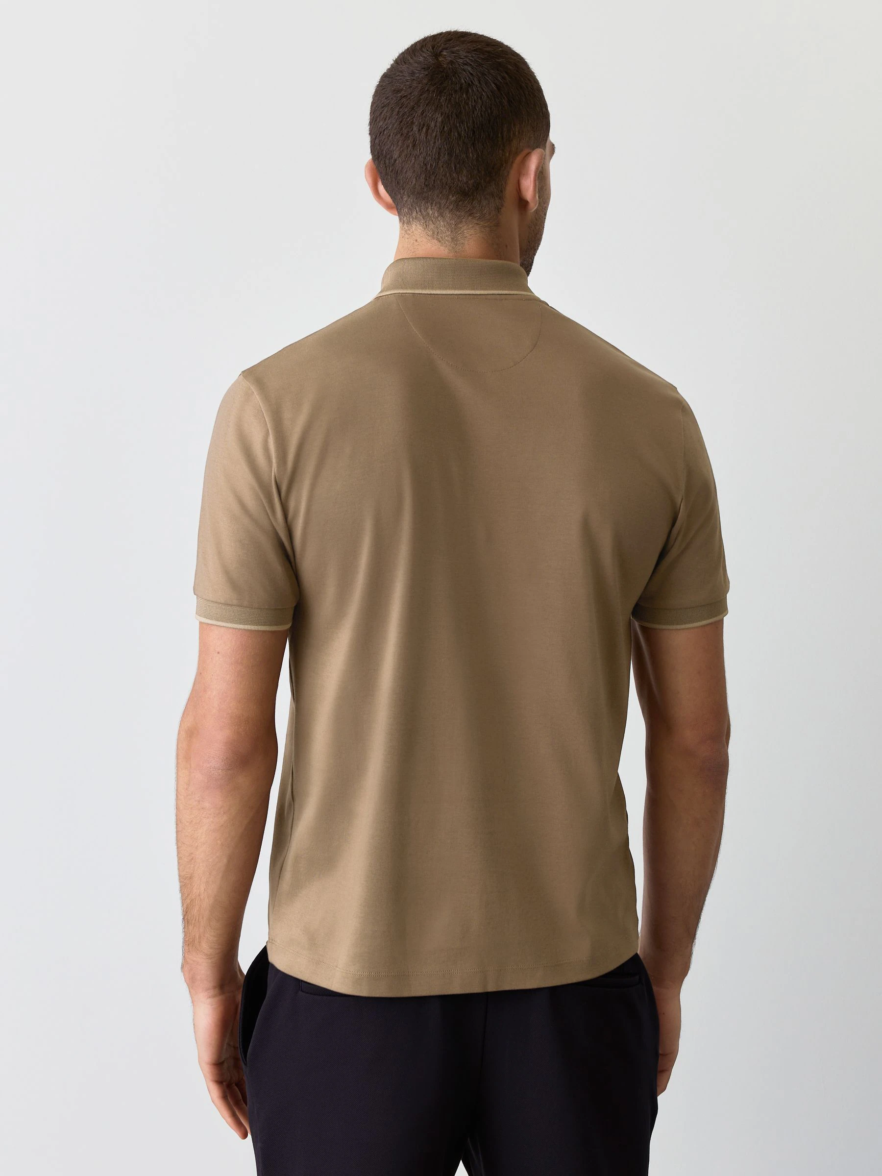 Bruin - Regular fit poloshirt met korte mouwen en contrasterende randen