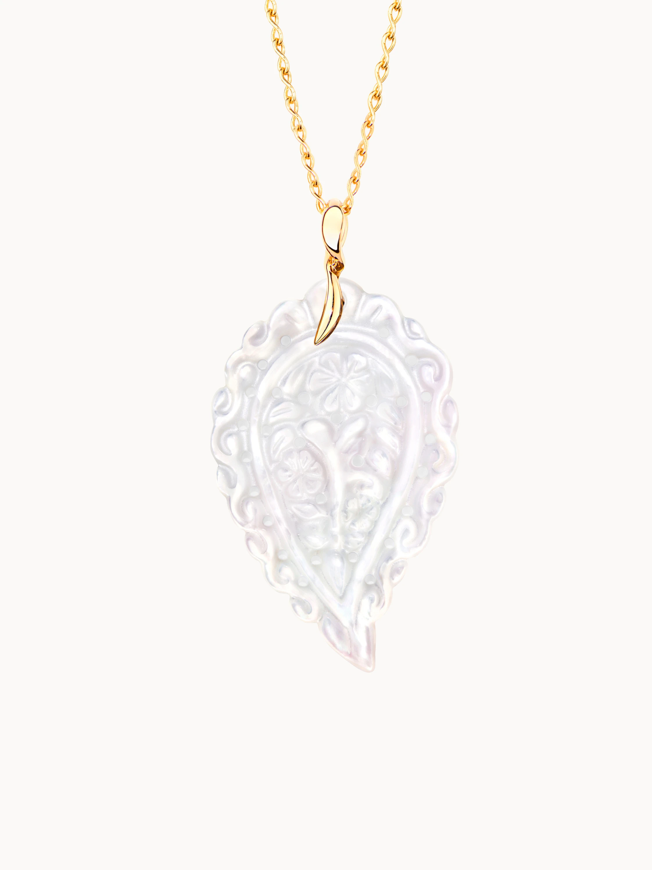 TAMARA COMOLLI Anhänger PENDANT INDIA LARGE MOTHER OF PEARL WHITE aus 18 Karat Gelbgold und Perlmutt