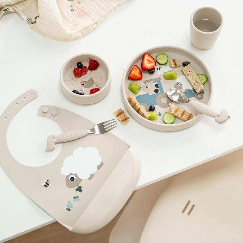 Køb DonebyDeer Tiny Farm Sand Stick&Stay Spisesæt