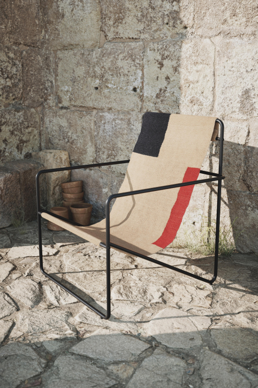 Ferm Living Desert fauteuil zwart onderstel Black/Soil