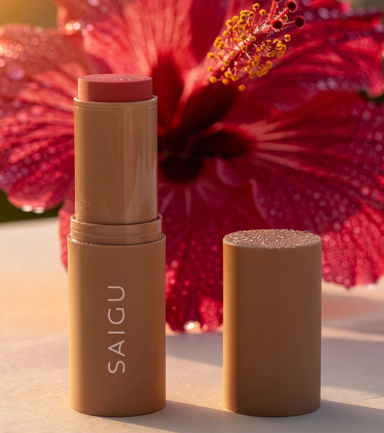 Saigu Cosmetics - *Mediterranean Glow* - Blush em bastão Melting Blush - Wild Hibiscus