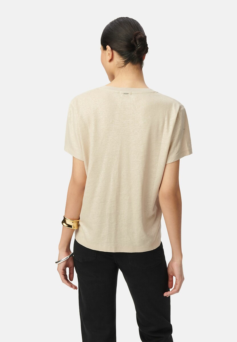 Camiseta IKKS em linho/viscose iridescente com decote em V e mangas curtas.