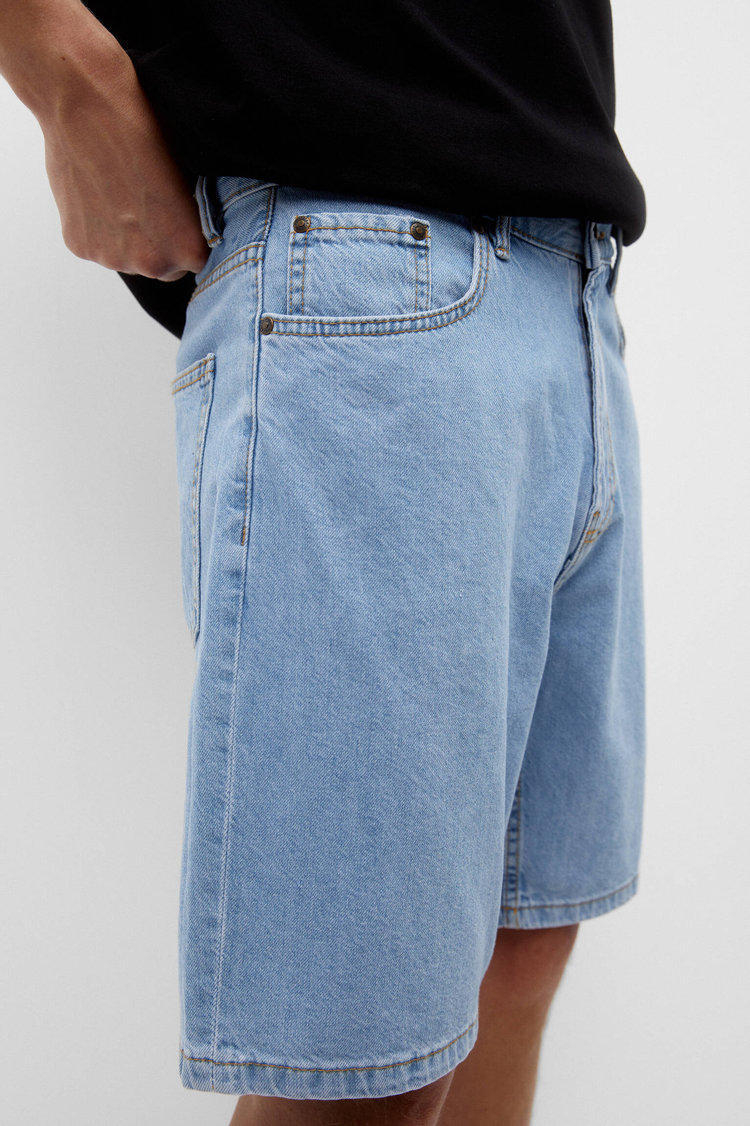Bermuda jeans básica de corte folgado - Azul claro