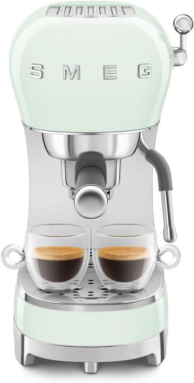 Smeg, Machine à Café Expresso Manuelle ECF02CREU, Système Thermoblock et Buse Vapeur, 4 Fonctions Expresso, Plateau Amovible, Porte Filtre, Réservoir d'Eau 1 L, Dimensions Compactes, 1350W, Crème