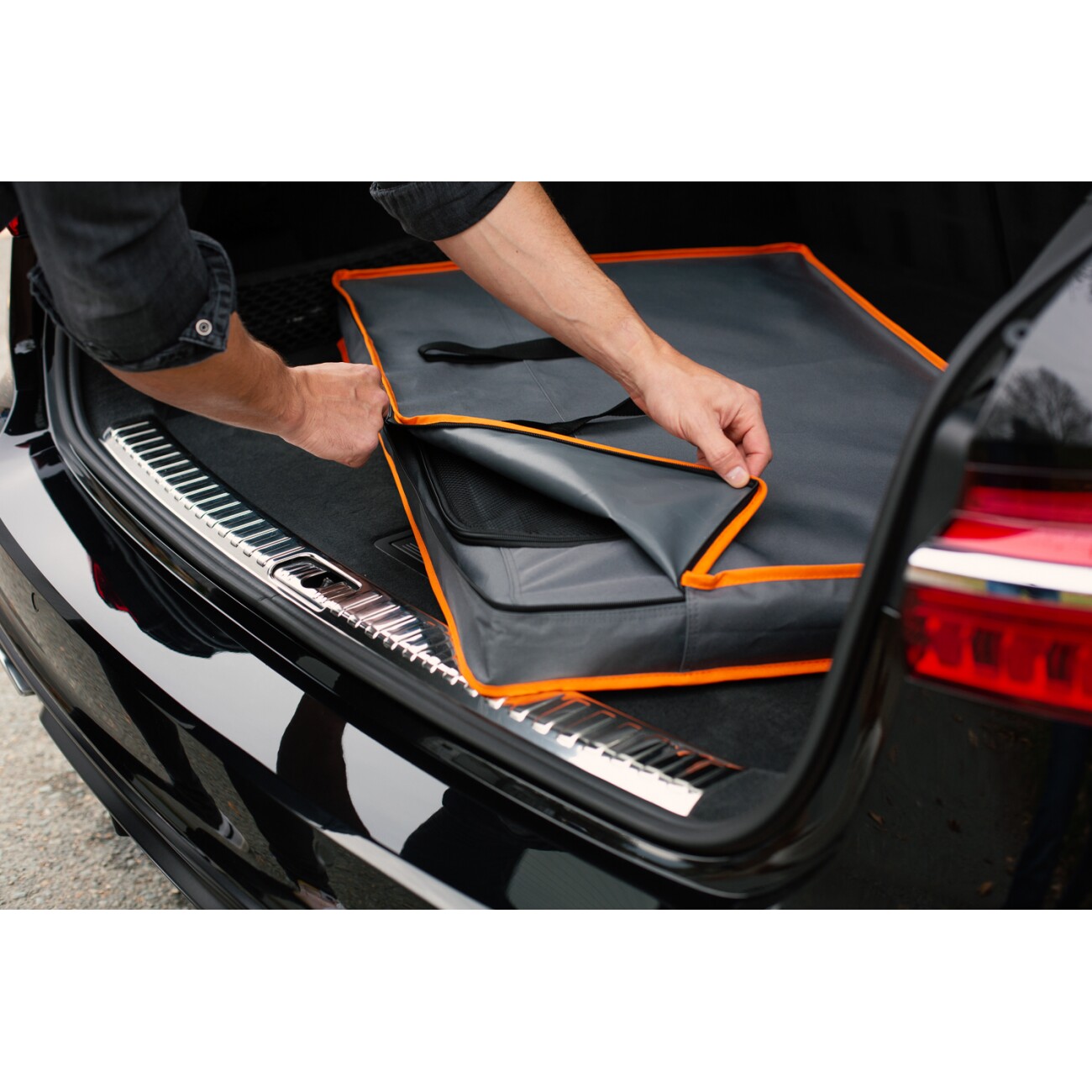 Knuffelwuff faltbare Hundebox Auto Transportbox Alverstone mit Aluminiumgestell für den Kofferraum M