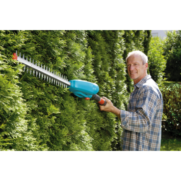 Gardena 18V heggenschaar telescopisch THS 42 cm incl. accu   lader