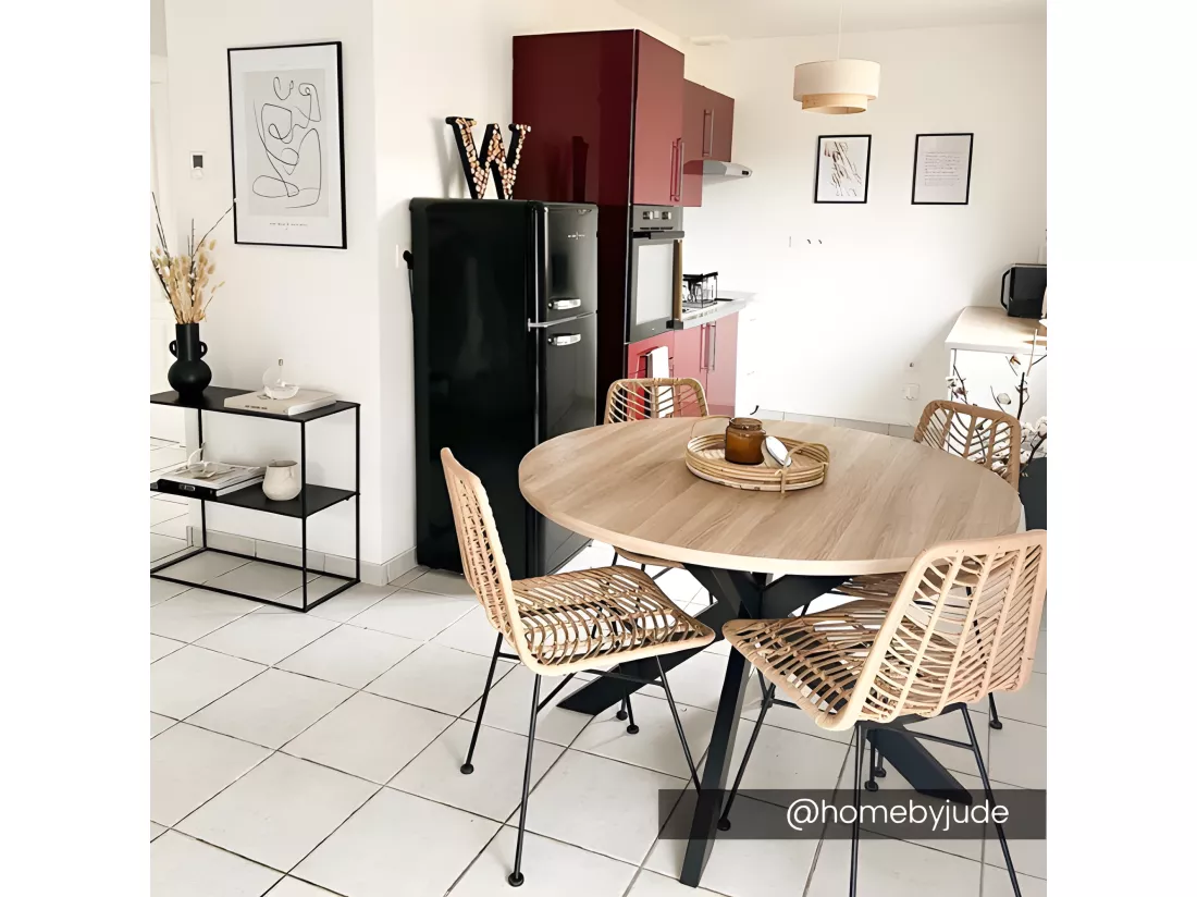 Table à manger TILKI - 4 personnes - MDF & Métal - Chêne et Noir