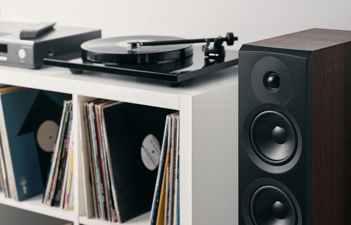 Dynaudio Emit 30 Noyer (la paire) Enceintes colonne