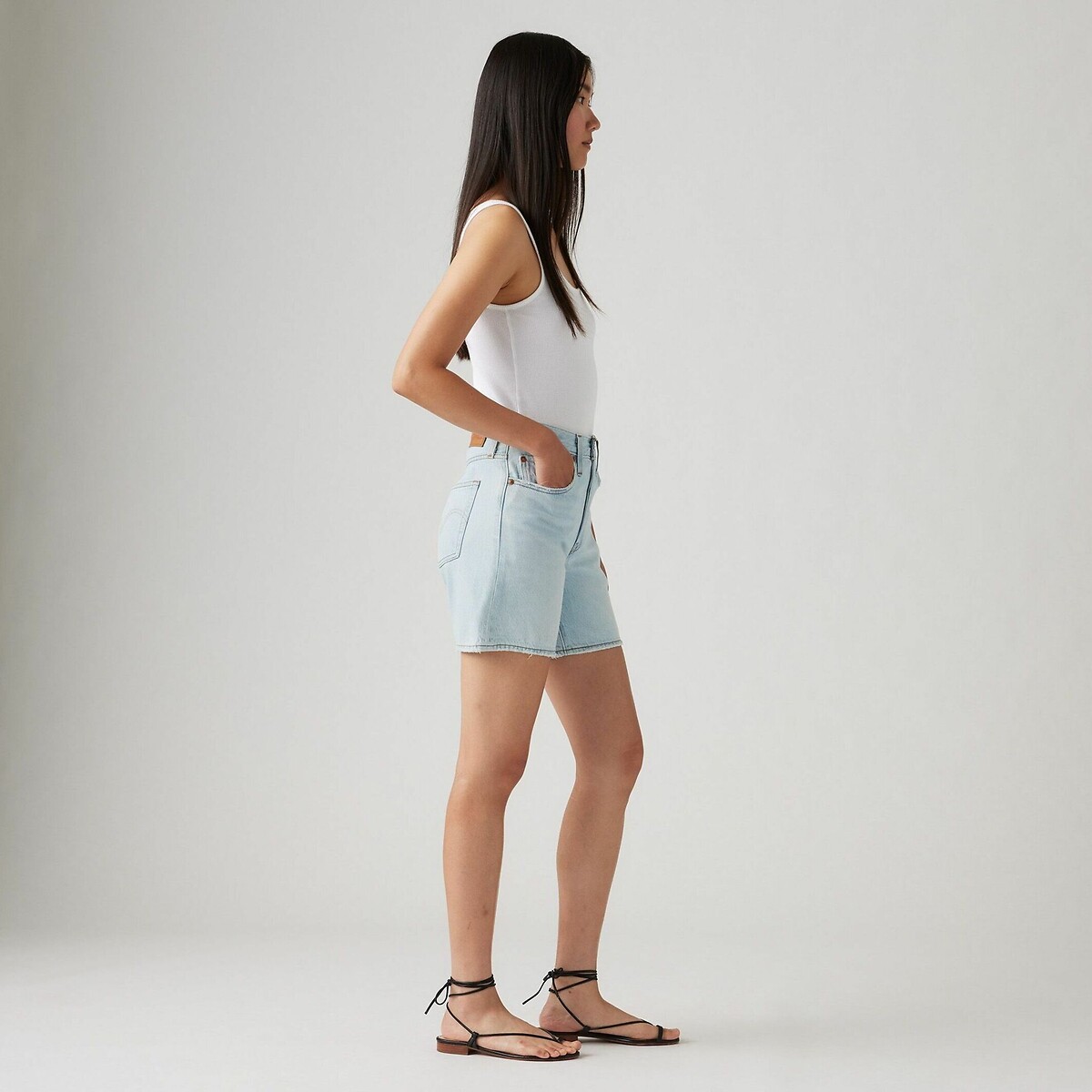 LEVI'S<br>Calção 501® Leve até o Meio da Coxa