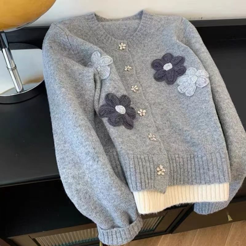 Beaustreet - Ronde hals vest met bloemenpatch en knoopjes