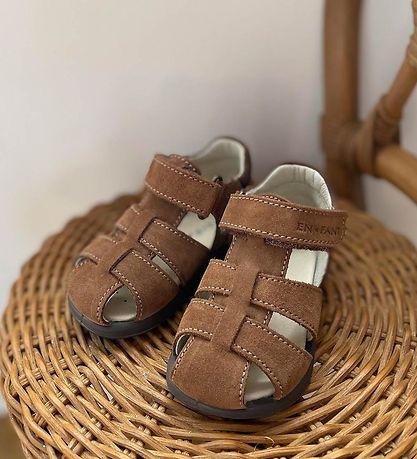 En Fant Sandalen - Löwe