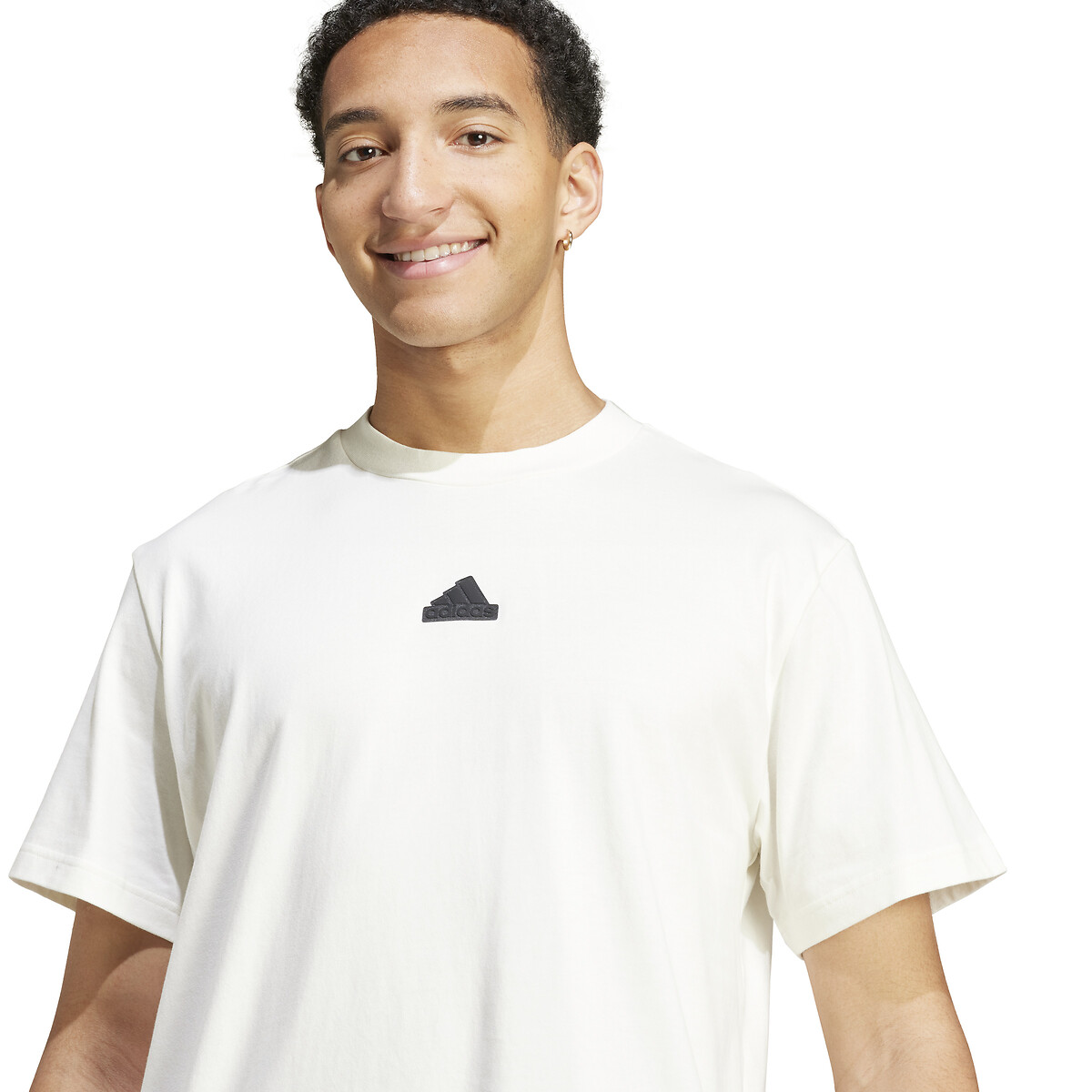 Camiseta adidas Performance com logo na frente e nas costas