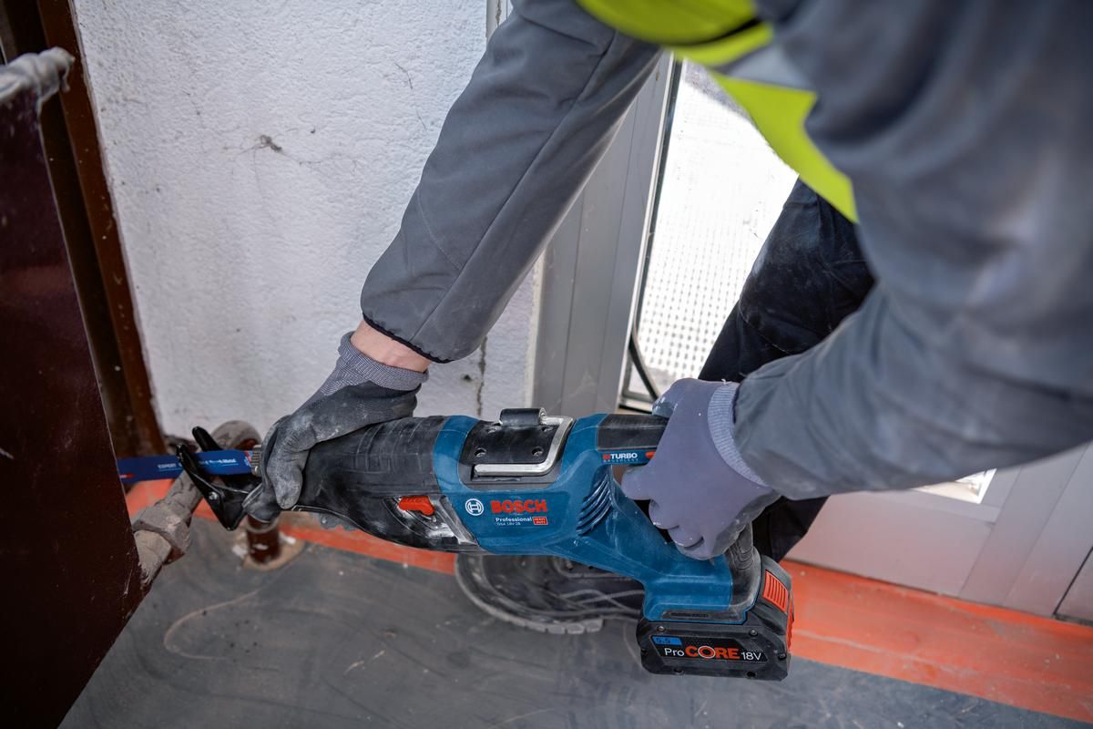 Bosch Professional GSA 18V-28 Accu Reciprozaag BITURBO 18V Basic Body in L-Boxx - 06016C0001