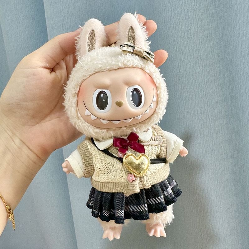Masoom - Set: Schooluniform Top + Rok + Vest + Hartvormige Poppenkleertjes - 17cm