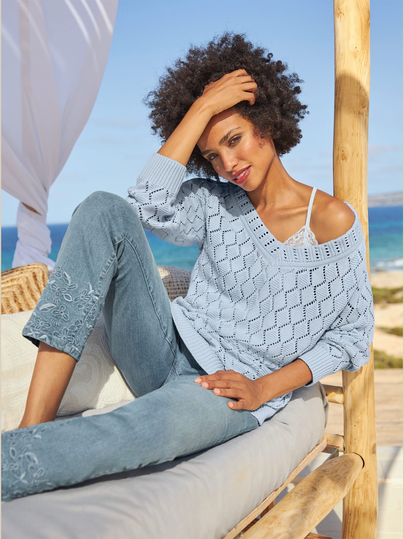 Pull motif ajouré léger