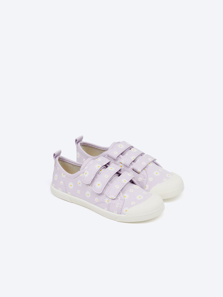 Tênis com biqueira estampada - Malva