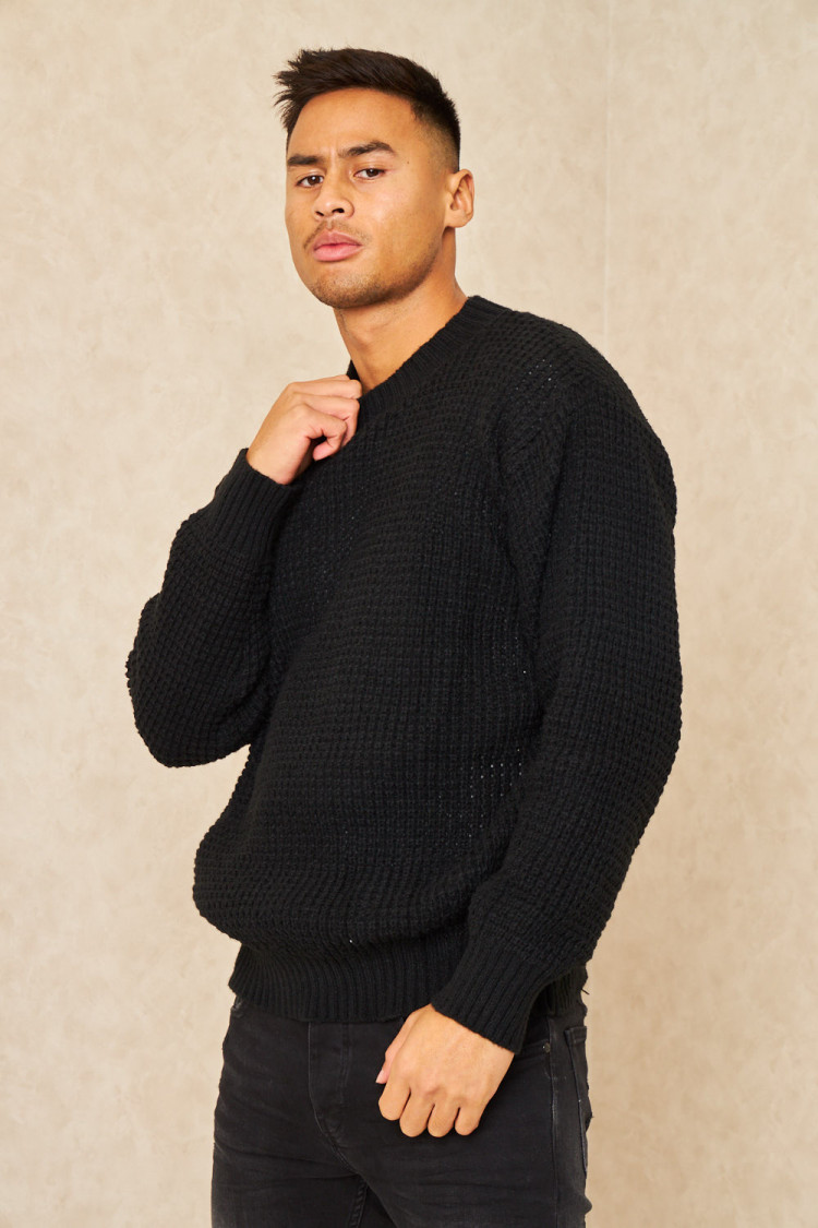 Pull noir col rond aspect crochet