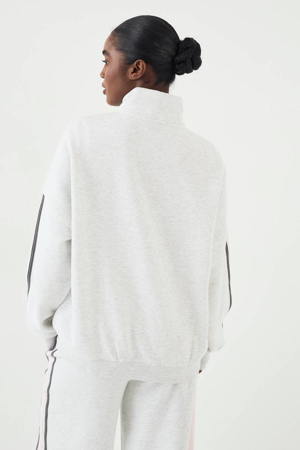 Sweat-shirt DSGN Studio Sport à Col Montant Zippé et Blocs de Couleurs