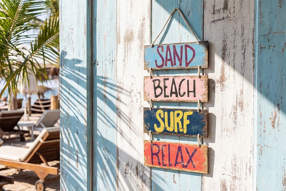 Maritimes Wandschild SURF & BEACH 110cm buntes Holzdesign Deko-Schild