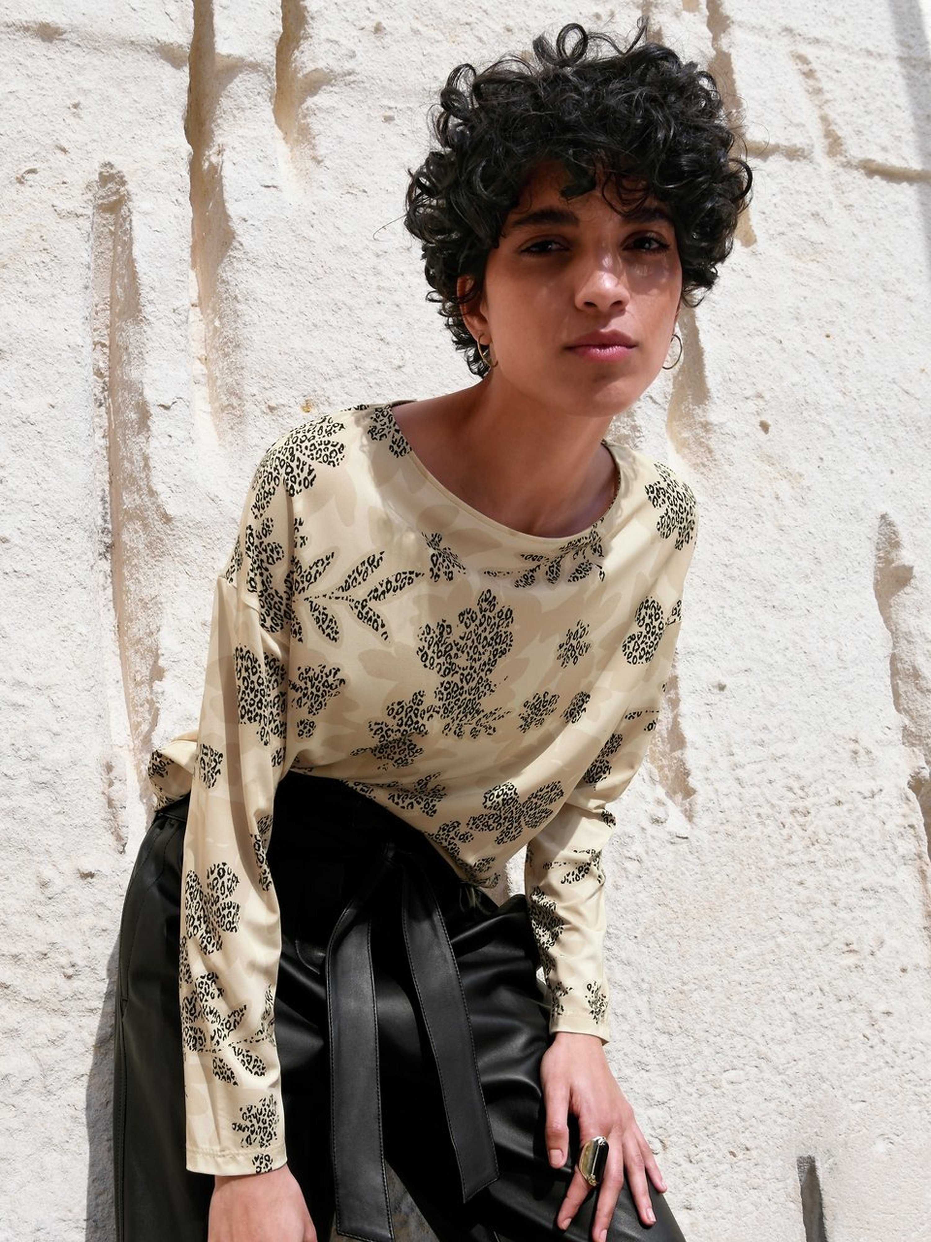 Shirt mit U-Boot-Ausschnitt