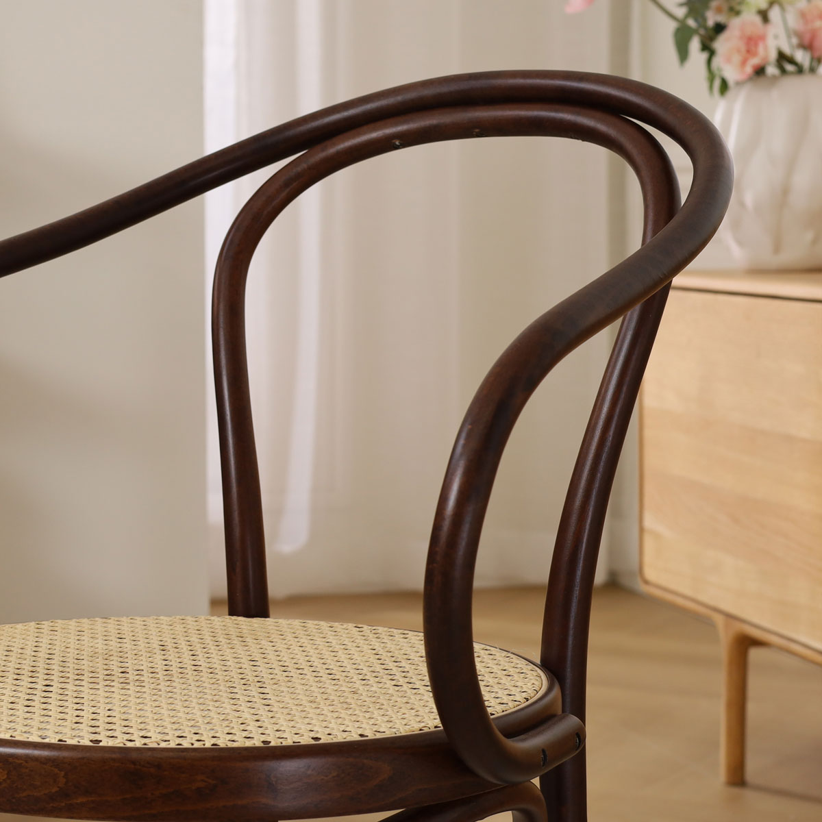 Houten eetkamerstoel Venice No. 9 met rotan - walnoot