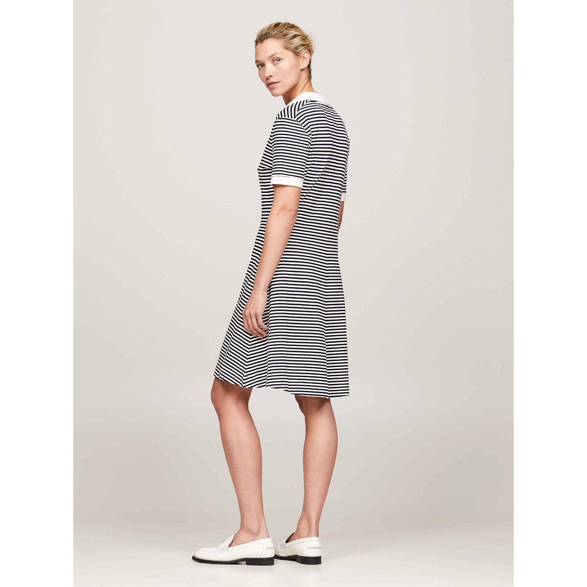 TOMMY HILFIGER<br>Vestido polo curto listrado com mangas curtas