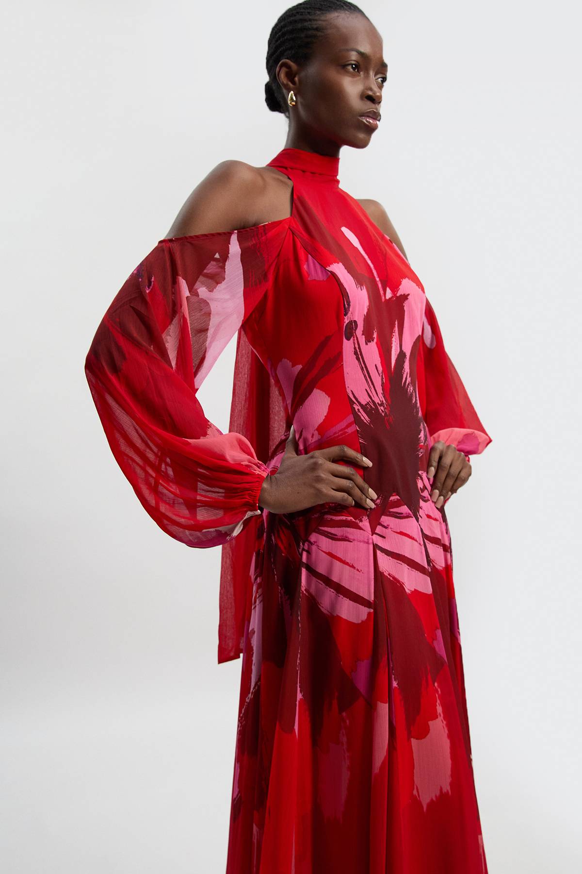 KarenMillen Robe Maxi Tissée En Georgette Froissée À Imprimé Floral Photographique Col Haut Épaules Dénudées