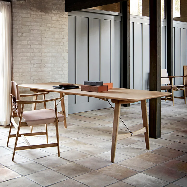 Carl Hansen - BM1160 Huntsman Chair, Walnuss geölt / Sattelleder cognac (Beschläge Messing)