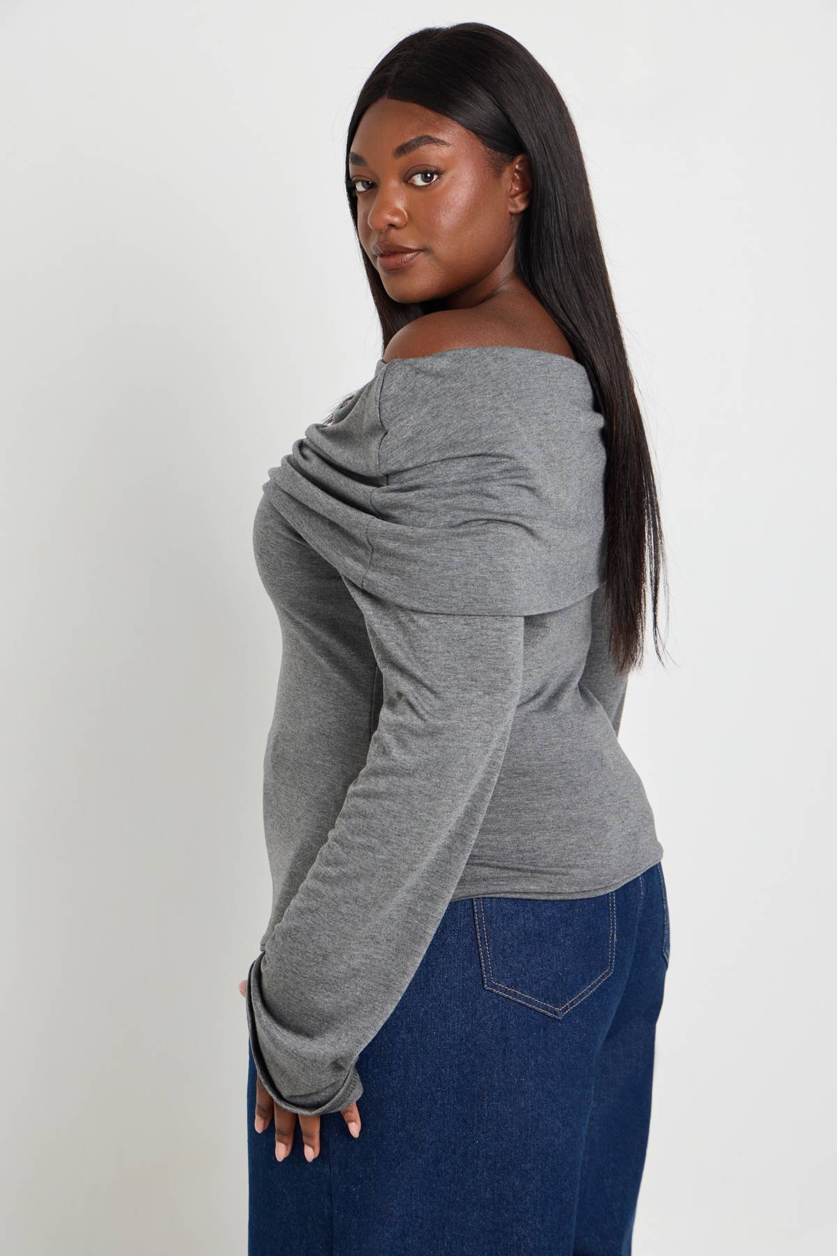 boohoo Haut Grande Taille Bardot À Ourlet Asymétrique
