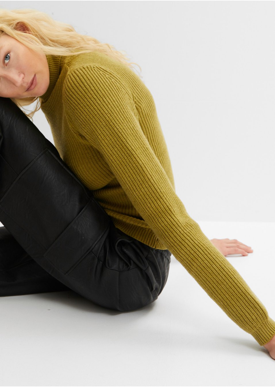 Pull col roulé, coupe étroite